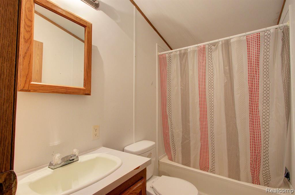 8478 LAVERNE, Newport, MI 48166 — Photo 20