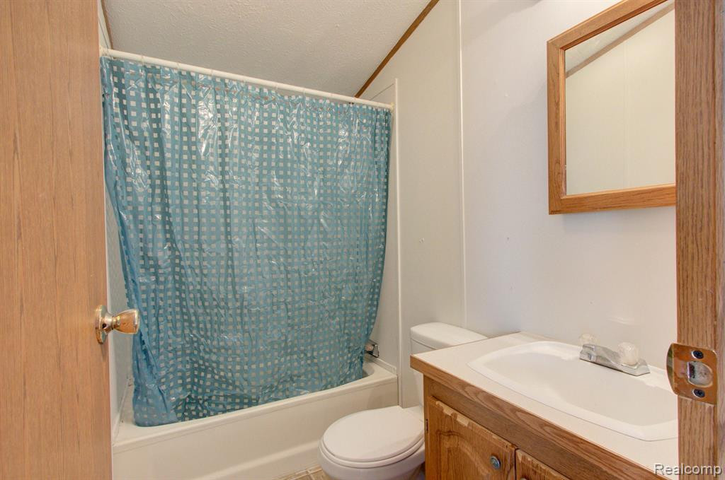 8478 LAVERNE, Newport, MI 48166 — Photo 26
