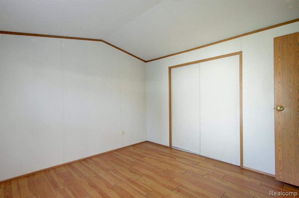 8478 LAVERNE, Newport, MI 48166 — Photo 29