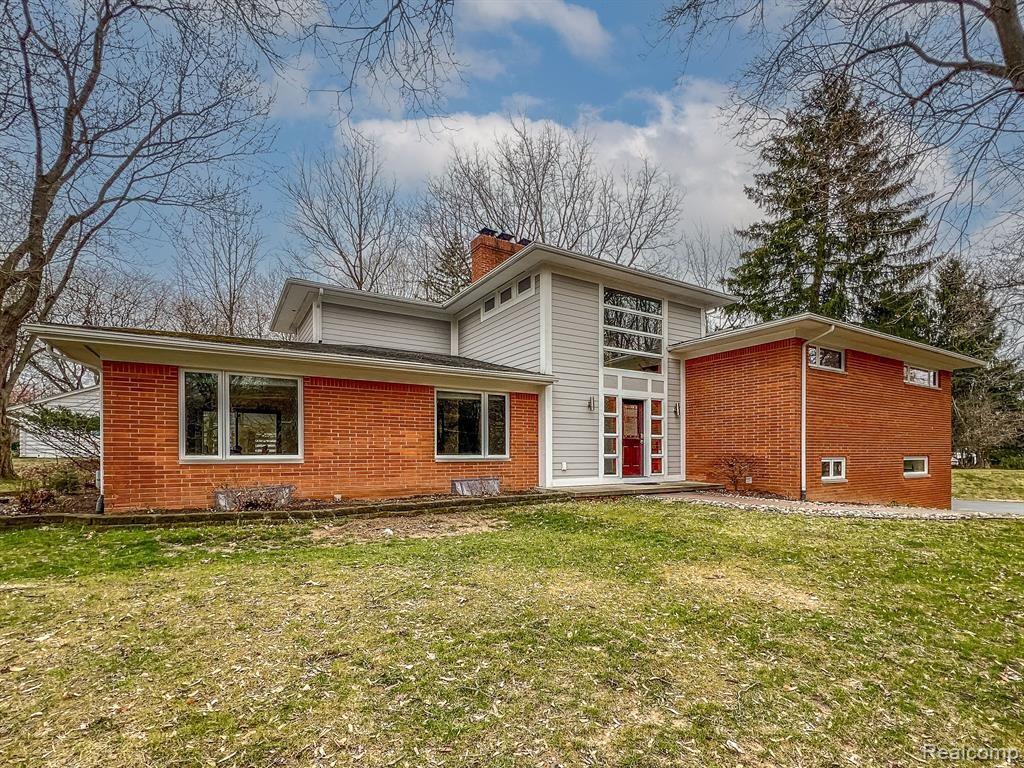 4948 CIMARRON Drive, Bloomfield Hills, MI 48302 — Photo 2