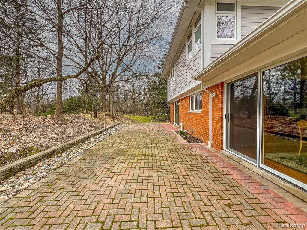 4948 CIMARRON Drive, Bloomfield Hills, MI 48302 — Photo 10