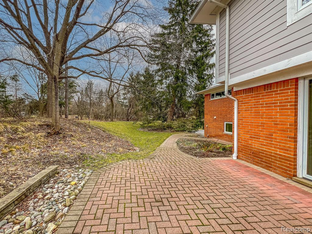 4948 CIMARRON Drive, Bloomfield Hills, MI 48302 — Photo 11