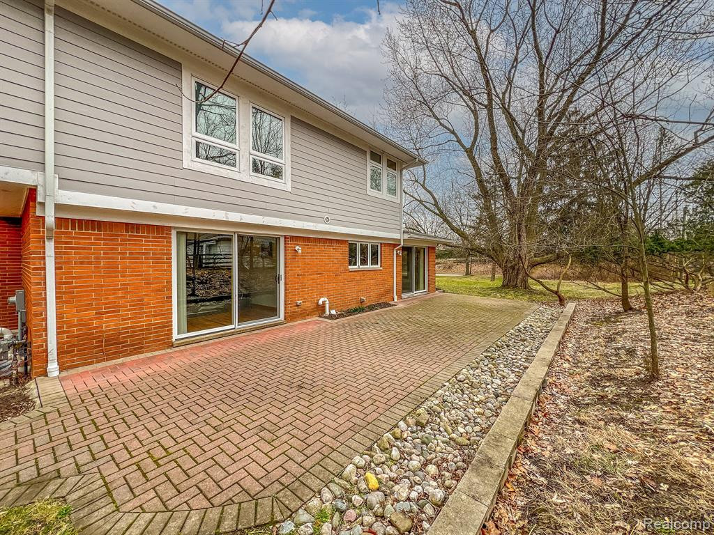 4948 CIMARRON Drive, Bloomfield Hills, MI 48302 — Photo 12