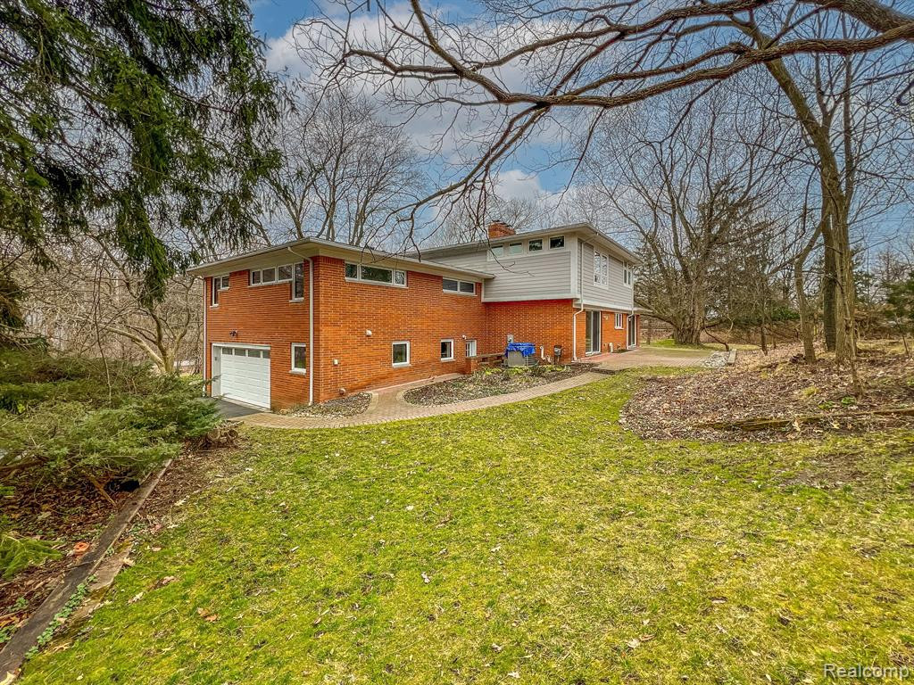 4948 CIMARRON Drive, Bloomfield Hills, MI 48302 — Photo 13