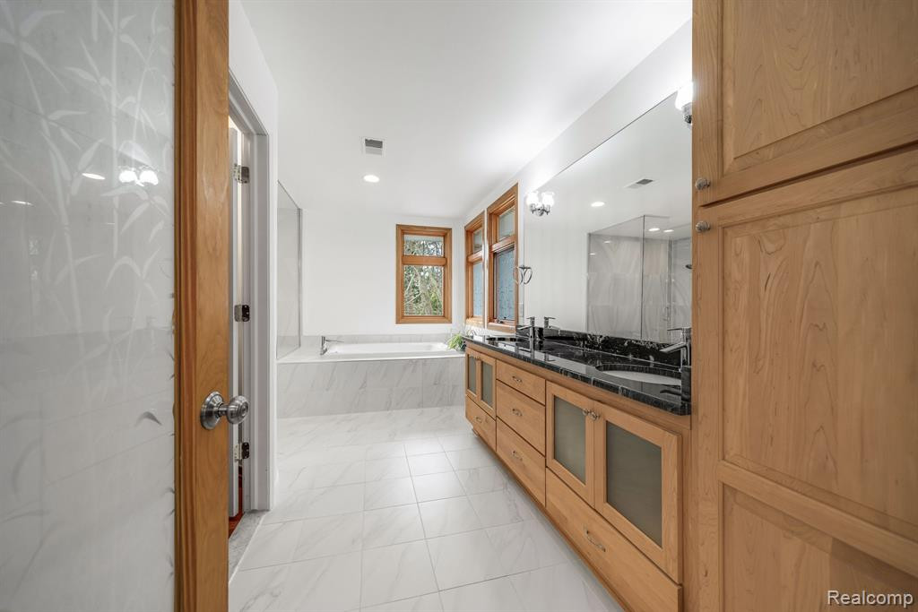 4948 CIMARRON Drive, Bloomfield Hills, MI 48302 — Photo 35