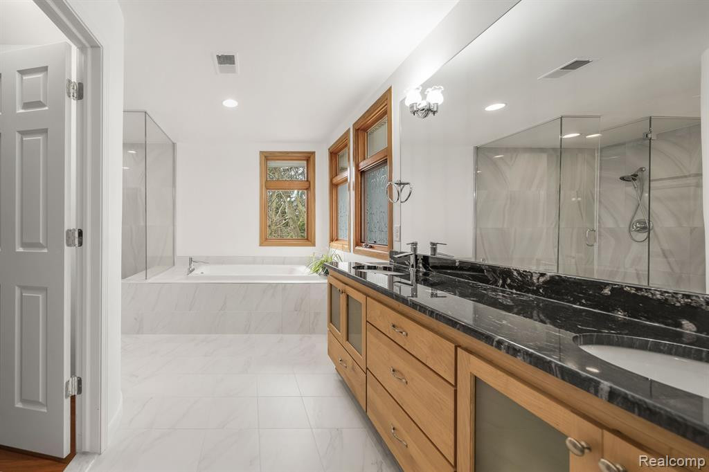 4948 CIMARRON Drive, Bloomfield Hills, MI 48302 — Photo 36