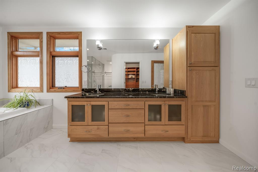 4948 CIMARRON Drive, Bloomfield Hills, MI 48302 — Photo 38