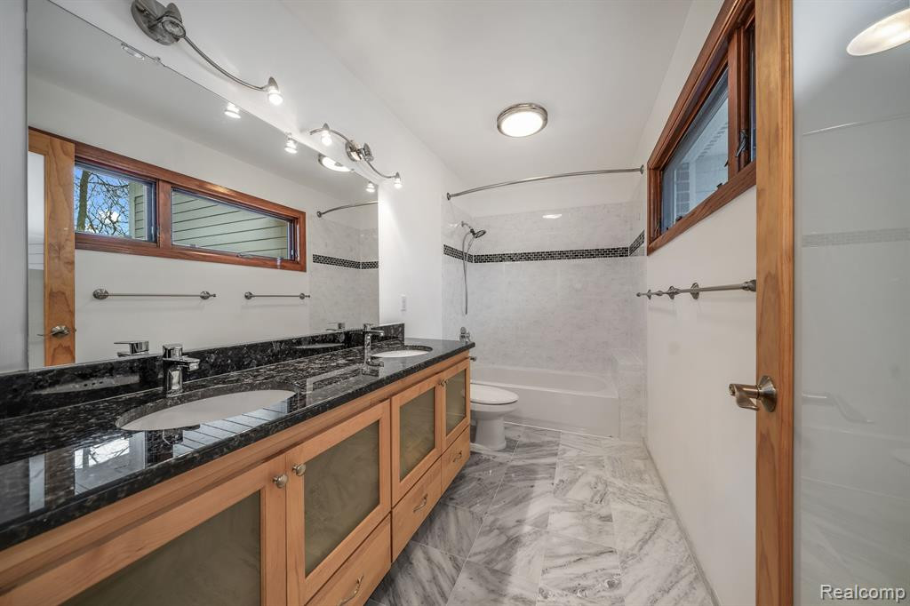 4948 CIMARRON Drive, Bloomfield Hills, MI 48302 — Photo 43