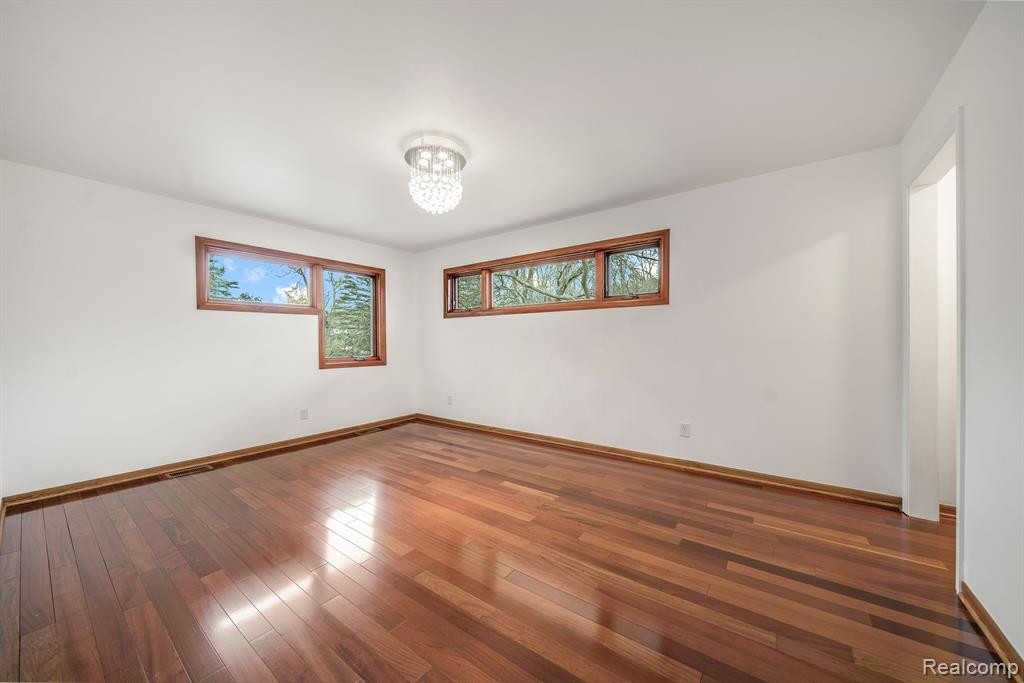 4948 CIMARRON Drive, Bloomfield Hills, MI 48302 — Photo 45