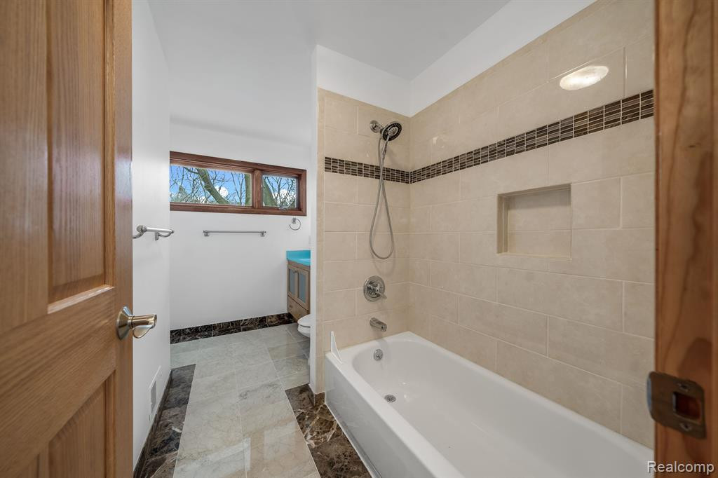 4948 CIMARRON Drive, Bloomfield Hills, MI 48302 — Photo 50