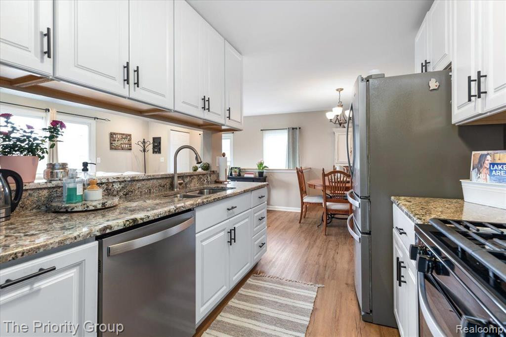 23689 N ROCKLEDGE, Novi, MI — Photo 4