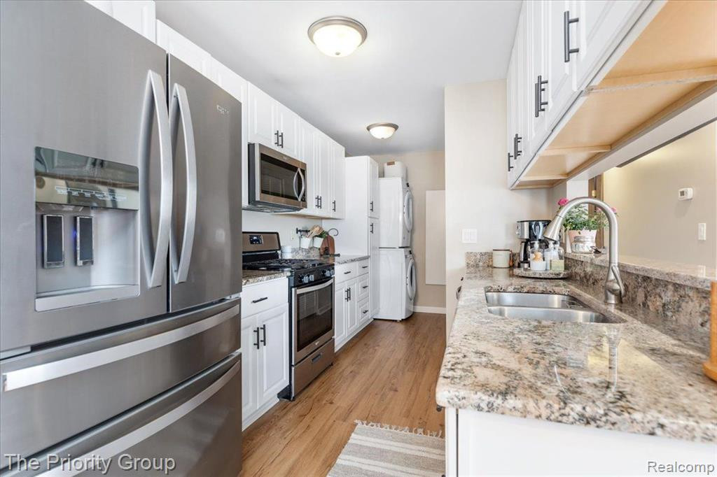 23689 N ROCKLEDGE, Novi, MI — Photo 14