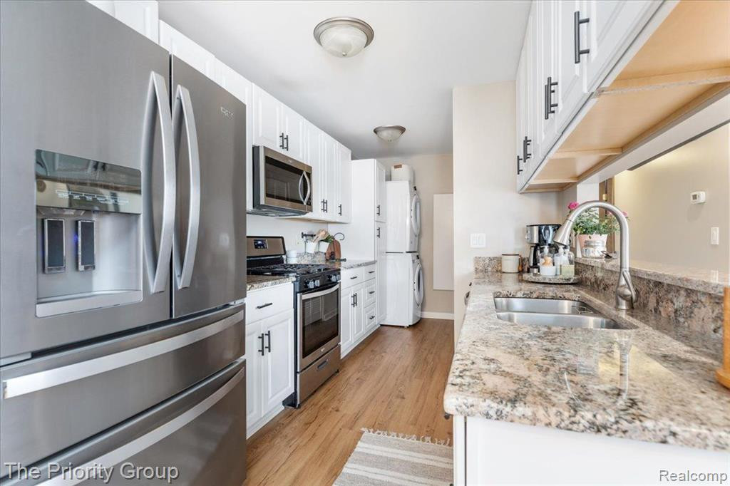 23689 N ROCKLEDGE, Novi, MI — Photo 15