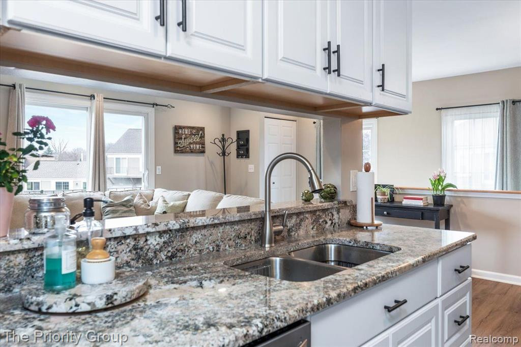23689 N ROCKLEDGE, Novi, MI — Photo 16