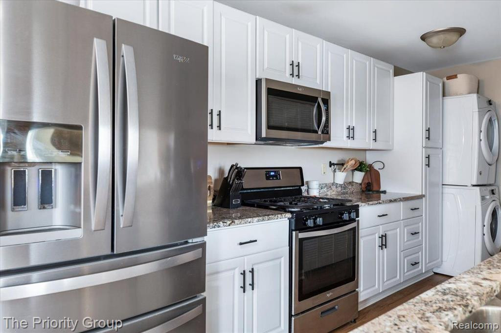 23689 N ROCKLEDGE, Novi, MI — Photo 17
