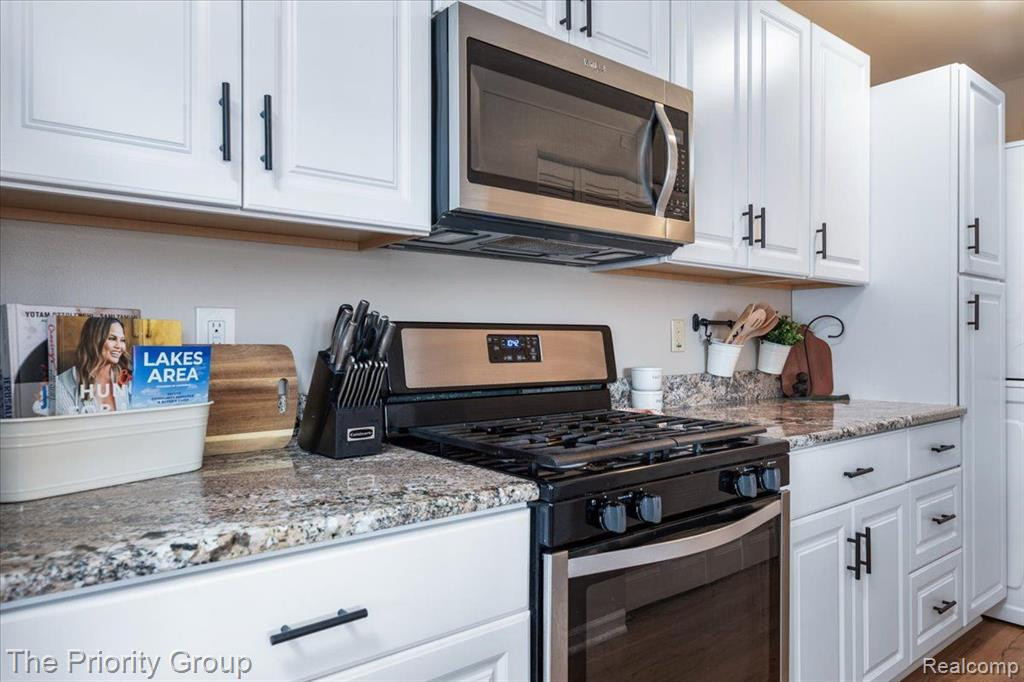 23689 N ROCKLEDGE, Novi, MI — Photo 18