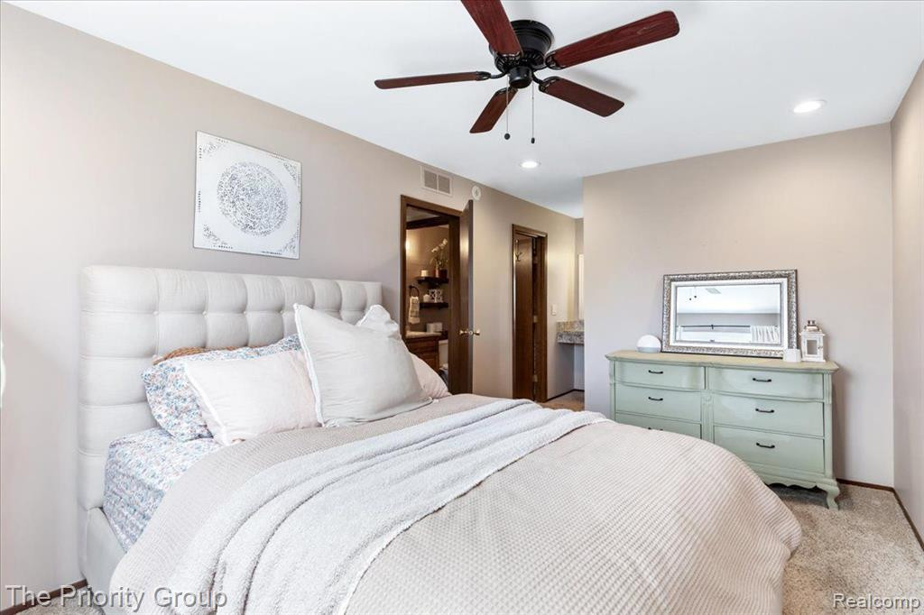 23689 N ROCKLEDGE, Novi, MI — Photo 21