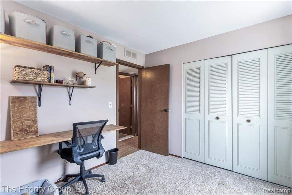 23689 N ROCKLEDGE, Novi, MI — Photo 27