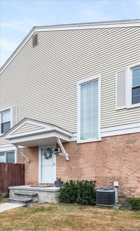 23689 N ROCKLEDGE, Novi, MI — Photo 32