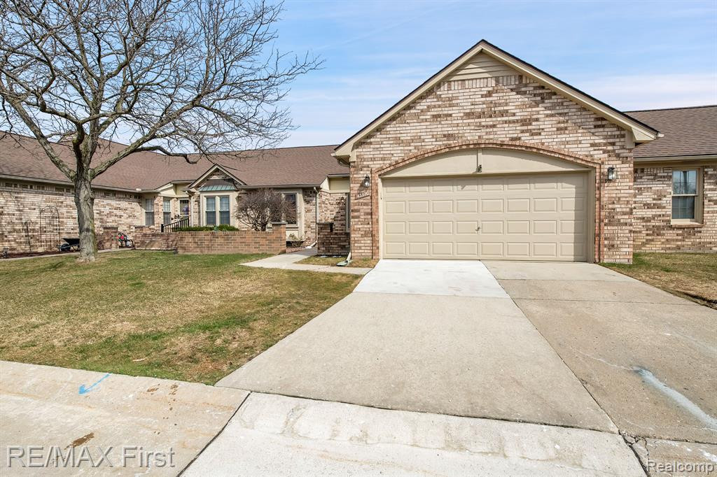 43570 RIVERBEND Drive N, Clinton Twp, MI 48038 — Photo 3