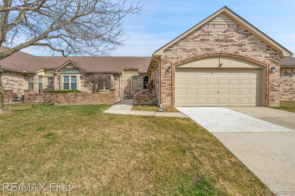43570 RIVERBEND Drive N, Clinton Twp, MI 48038 — Photo 4