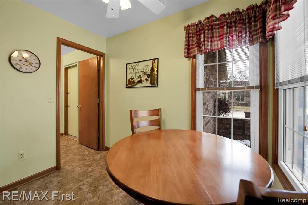 43570 RIVERBEND Drive N, Clinton Twp, MI 48038 — Photo 6