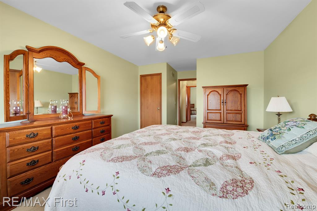 43570 RIVERBEND Drive N, Clinton Twp, MI 48038 — Photo 17