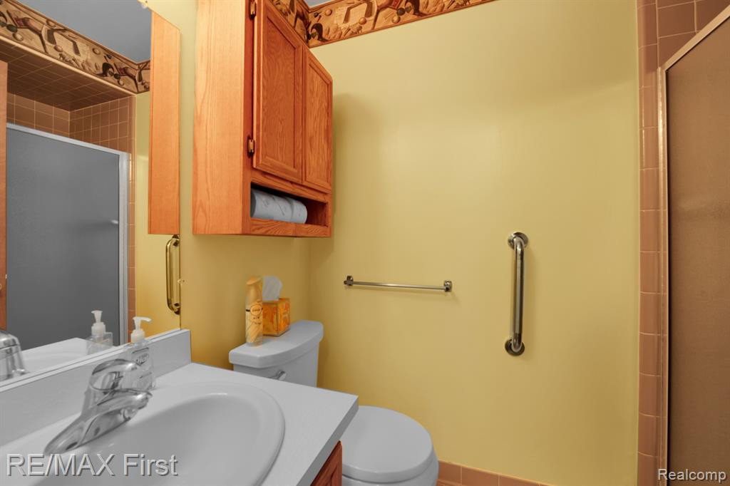 43570 RIVERBEND Drive N, Clinton Twp, MI 48038 — Photo 22