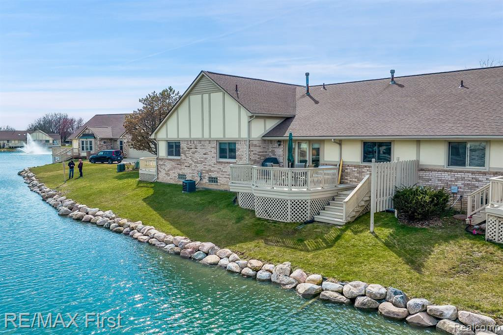 43570 RIVERBEND Drive N, Clinton Twp, MI 48038 — Photo 28