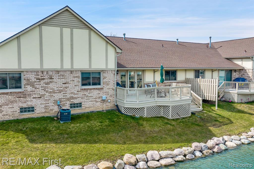 43570 RIVERBEND Drive N, Clinton Twp, MI 48038 — Photo 29