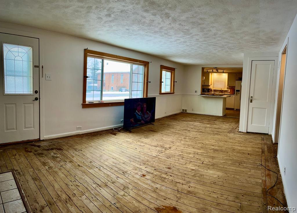 215 E MAIN Street, Vernon, MI 48476 — Photo 2