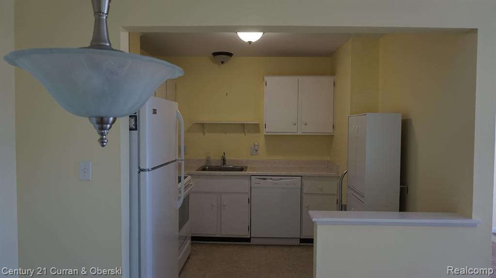 29541 BOBRICH Street, #61, Livonia, MI 48152 — Photo 11