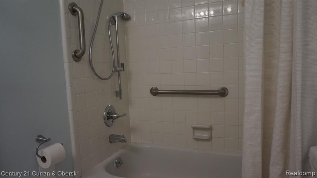 29541 BOBRICH Street, #61, Livonia, MI 48152 — Photo 23