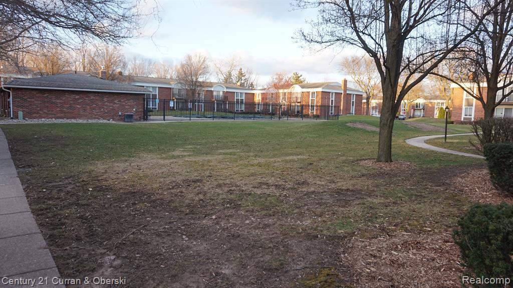 29541 BOBRICH Street, #61, Livonia, MI 48152 — Photo 26