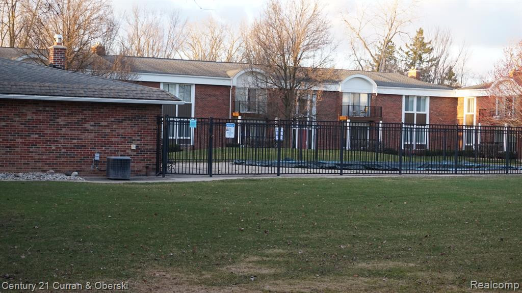 29541 BOBRICH Street, #61, Livonia, MI 48152 — Photo 27