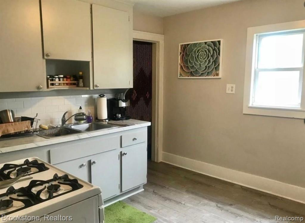 50 W GEORGE Avenue, Hazel Park, MI 48030 — Photo 5