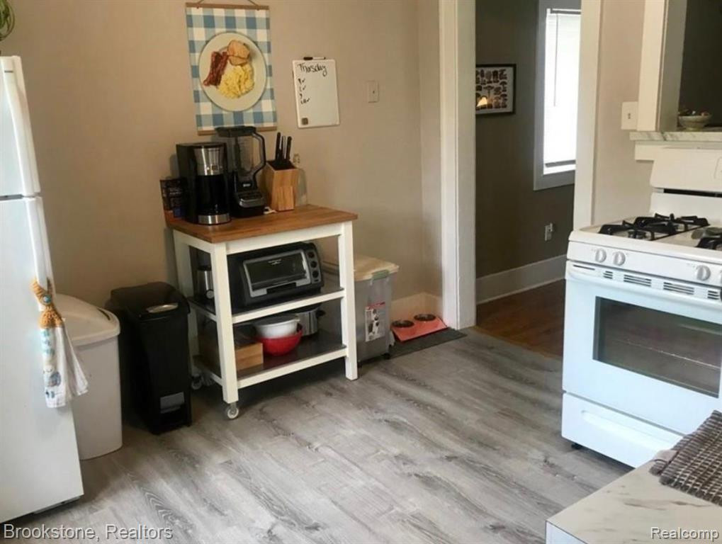 50 W GEORGE Avenue, Hazel Park, MI 48030 — Photo 6
