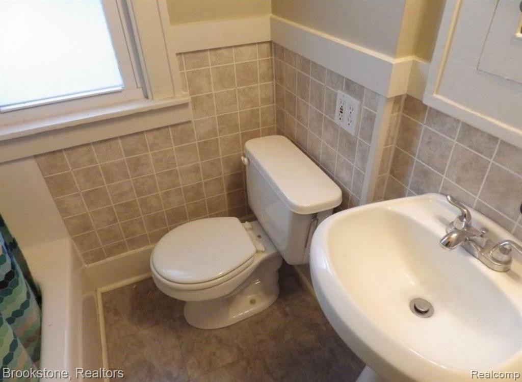 50 W GEORGE Avenue, Hazel Park, MI 48030 — Photo 17