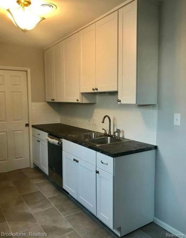 95 W COY Avenue, Hazel Park, MI 48030 — Photo 2