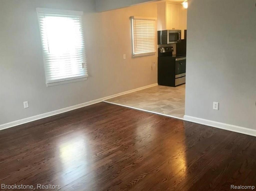 95 W COY Avenue, Hazel Park, MI 48030 — Photo 4