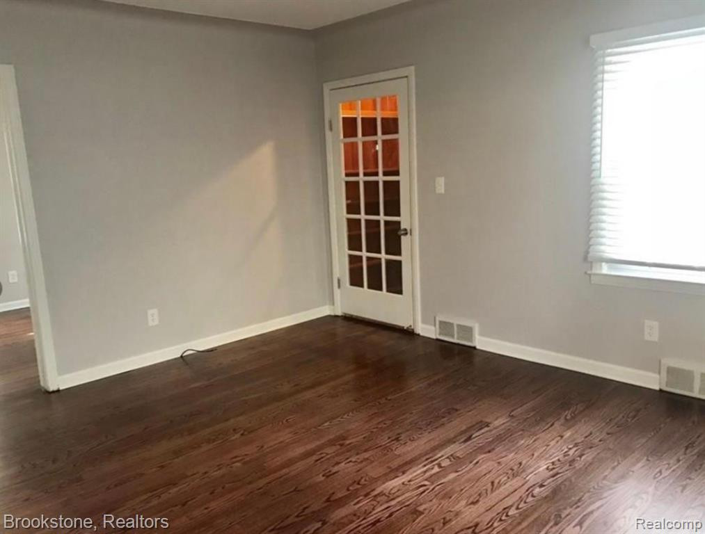 95 W COY Avenue, Hazel Park, MI 48030 — Photo 5