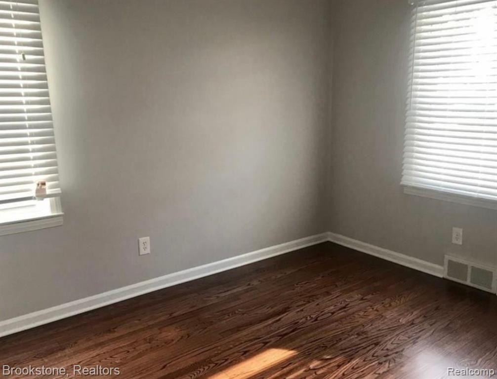 95 W COY Avenue, Hazel Park, MI 48030 — Photo 8