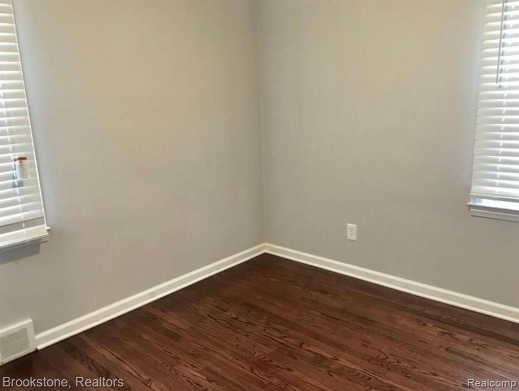 95 W COY Avenue, Hazel Park, MI 48030 — Photo 9