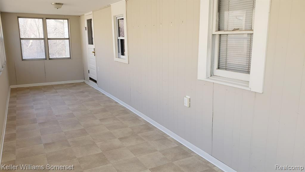 9 S GLASPIE Street, Oxford, MI 48371 — Photo 9