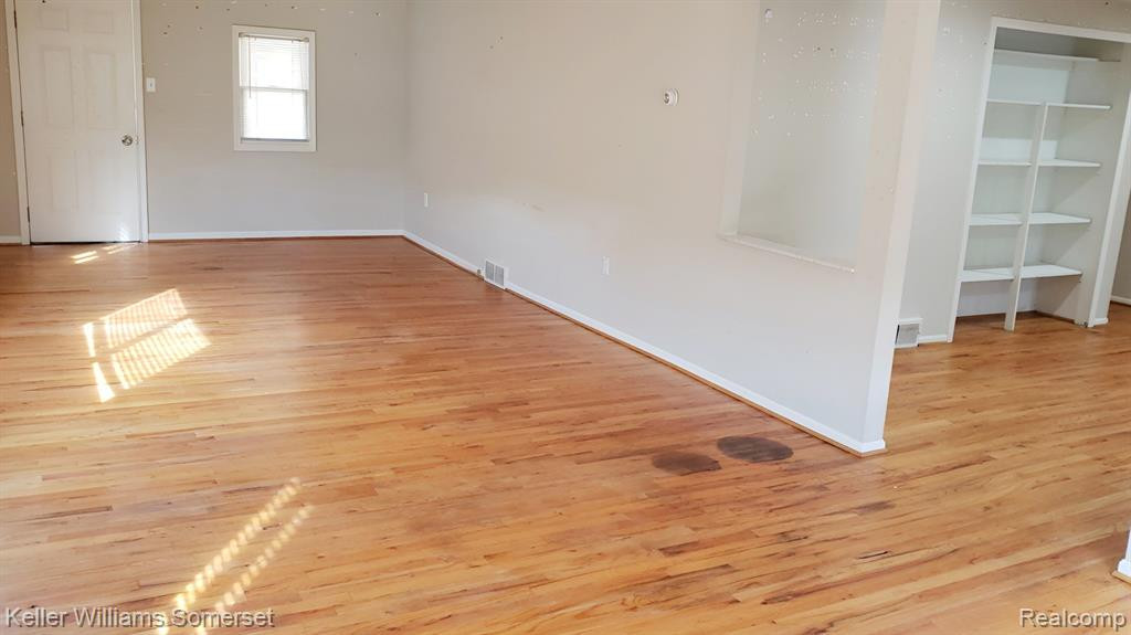 9 S GLASPIE Street, Oxford, MI 48371 — Photo 12