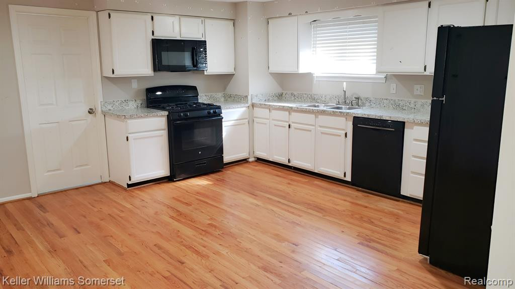9 S GLASPIE Street, Oxford, MI 48371 — Photo 13