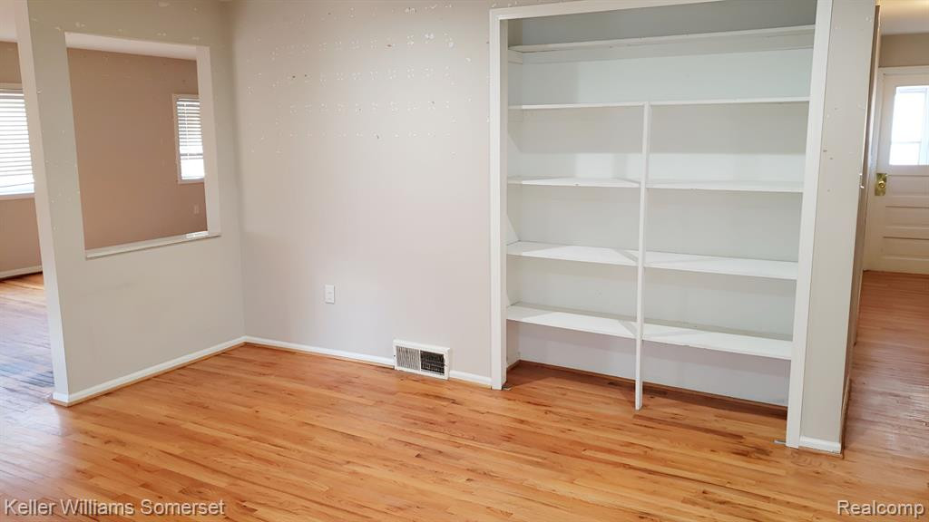 9 S GLASPIE Street, Oxford, MI 48371 — Photo 15