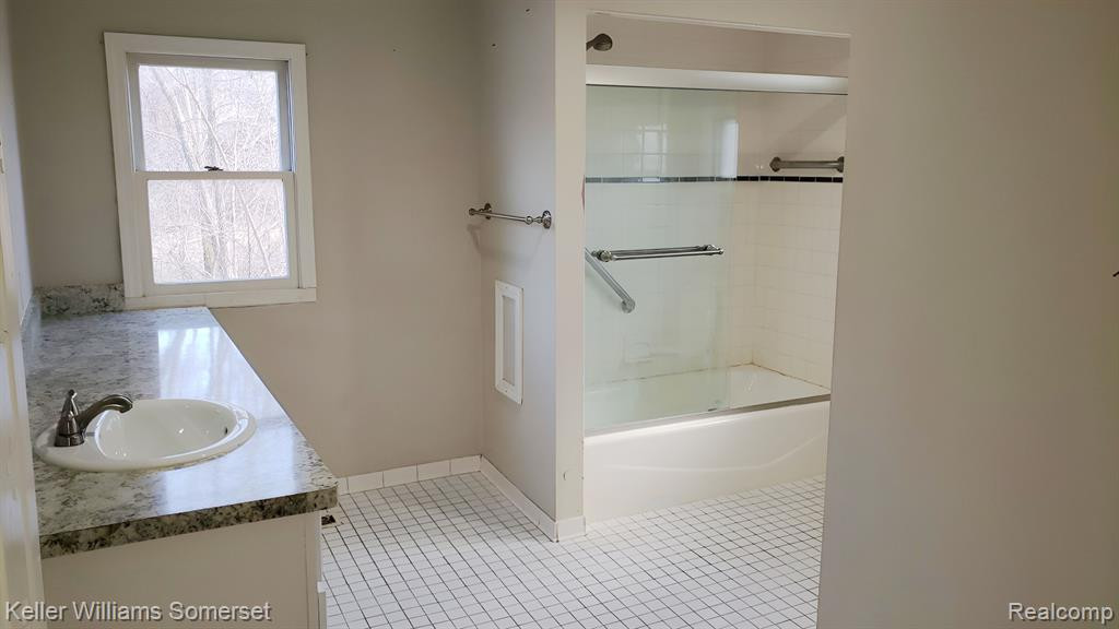 9 S GLASPIE Street, Oxford, MI 48371 — Photo 16