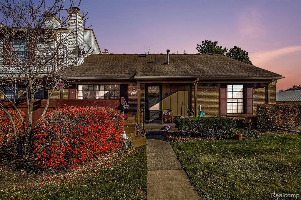31184 COUNTRY Way, 24, Farmington Hills, MI 48331 — front exterior