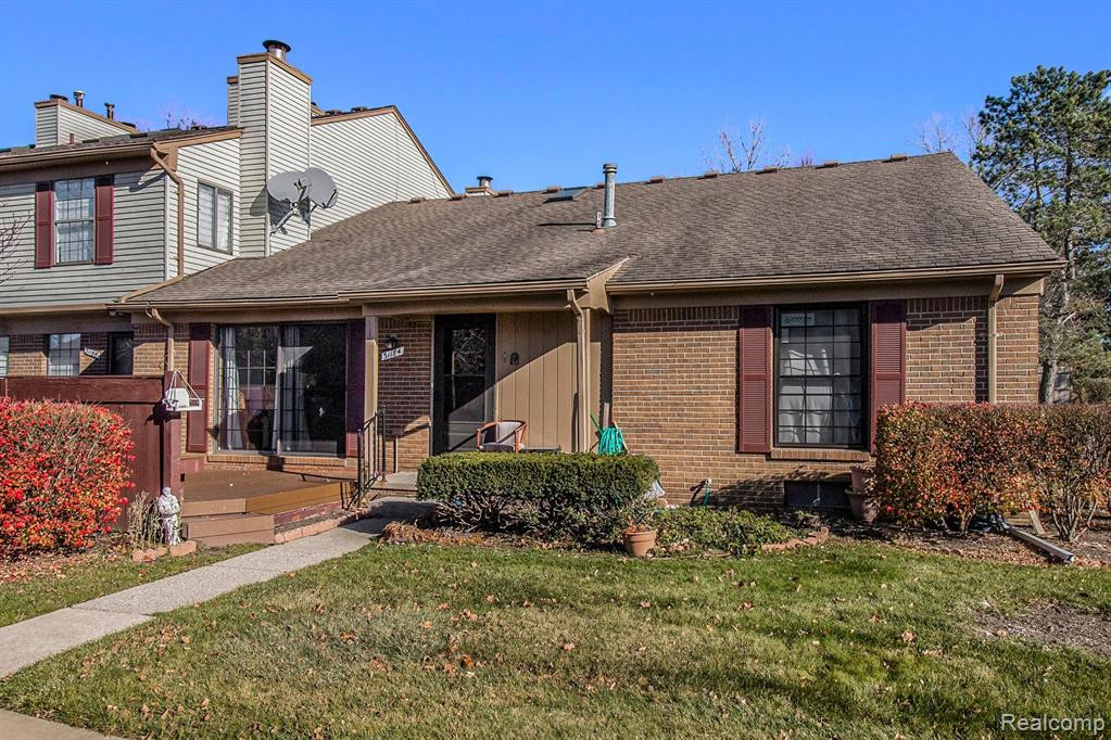 31184 COUNTRY Way, 24, Farmington Hills, MI 48331 — Photo 2